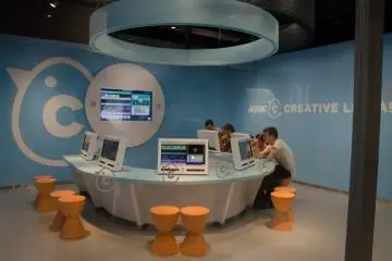 <p>Di Creative Library, Anda bisa mencoba mengedit suara dan gambar untuk siaran TV</p>