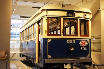 <p>Beberapa tram dari tahun yang berbeda ditempatkan di museum ini</p>