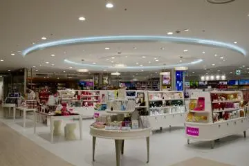 <p>Laox store provides many goods and offers tax-free shopping</p>