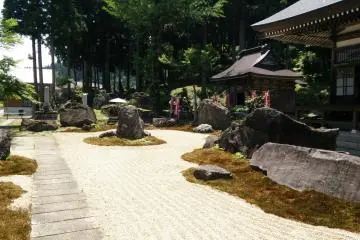 The gardens at Kankou-ji a beautifully maintained and were bathed in sunlight the day we visited.