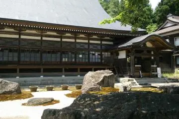 The main building is an impressive site and the temple has been here since the 1770s though its history is much longer.