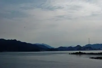 <p>Au loin, les &icirc;les ont une apparence presque mystique</p>