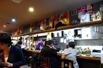 Tempat duduk di dalam Ishida-Ya