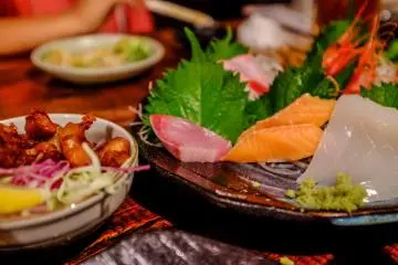 So much to order, you will even find sashimi! (Photo: <a href="http://en.japantravel.com/photos/marukyu-shoten" target="_blank" rel="noreferrer noopener nofollow">Chris Barnes </a>)