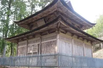 Home of the oldest rotating sutra shelf in Japan.