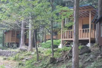 The cabins for rent (Photo: Justin W. Dart)