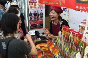 Prueba comida coreana en el mercado