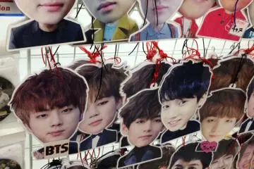 Ve de compras a uno de los negocios K-Pop