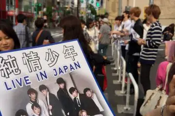 No te olvides de tomar un volante de una banda K-Pop