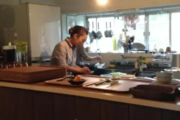 <p>Watch your food being prepared in this bright open kitchen.&nbsp;</p>