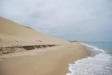 Standing on top of the dunes, the refreshing cool of the ocean looks very tempting