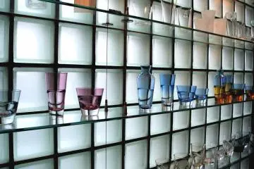 Museum Shop Glassware for sale (Photo: Souvenirs – <a href="http://www.flickr.com/photos/buck82/51861917/" target="_blank" rel="noreferrer noopener nofollow">buck82</a> / <a href="https://creativecommons.org/licenses/by-nc/2.0/" target="_blank" rel="noreferrer noopener nofollow">CC BY-NC 2.0</a>)