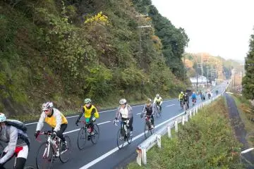 <p>Bikers ascending a slope</p>