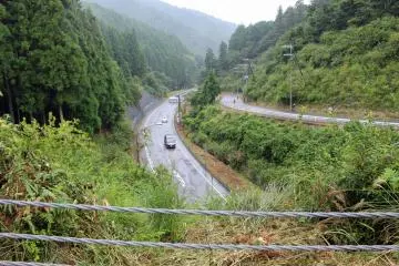 <p>Looking down from near the top of the Benzaiten Pass, the first aid station and the longest hill on the Soni-Mitsue Course</p>