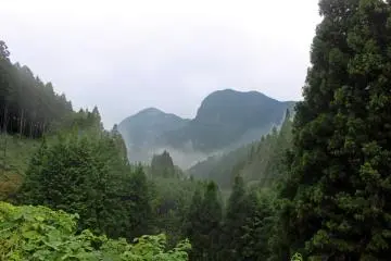 <p>Looking back at Yoroi-dake from the climb to the Soni Kogen</p>