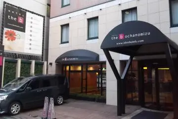 <p>There are two entrances: this is the larger one...</p>