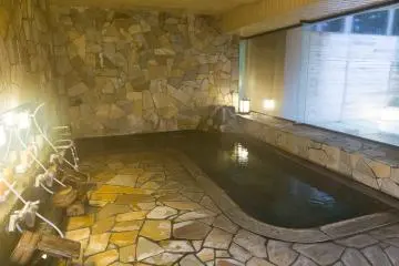 <p>Onsen pria dalam ruangan</p>