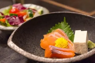 <p>Sashimi trot segar</p>