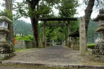 <p>The entrance torii and sign of Mii Shrine</p>