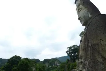 View of the statue from the side
