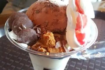 <p>Parfait au chocolat du caf&eacute; du village</p>