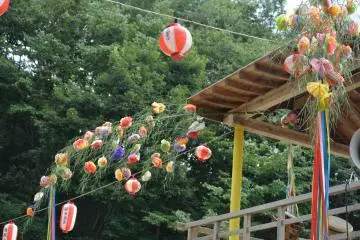 Decorations strung up around the arena (Photo: Sarah Elisabeth Chaney)