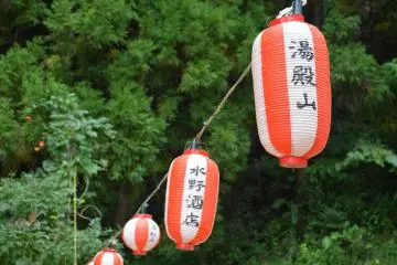 Lanterns with sponsors and the name of the mountain (Photo: Sarah Elisabeth Chaney)