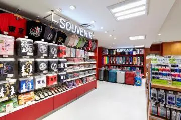 <p>Toko pusat Laox di Shinjuku: suvenir</p>