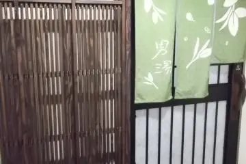 <p>pintu masuk spa untuk laki-laki</p>