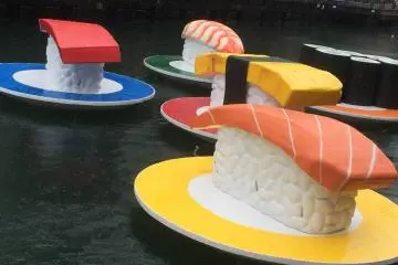 How about a mix of salmon, tamago (egg) and ebi (prawn) sushi? (Photo: <a href="http://www.facebook.com/ROLLINGSUSHII" target="_blank" rel="noreferrer noopener nofollow">Rolling Sushi</a>)