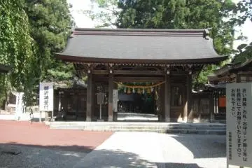 Entering the courtyard