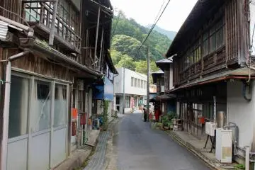 <p>The main street of Kashiwagi in Kawakami-mura</p>