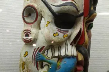 African mask art and power of mythical times
