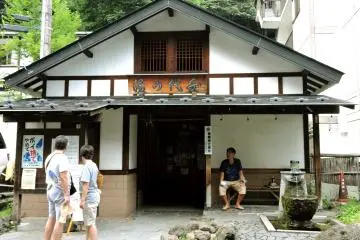 <p>You can bathe in this small public bath house for free</p>