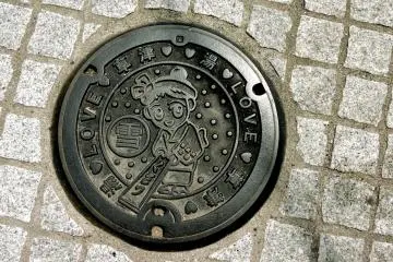 <p>Manhole cover featuring Kusatsu Onsen's mascot, Yumomi-chan</p>