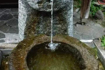 <p>Cold drinking water in the street - just what you need when you emerge from one of Kusatsu's very hot baths</p>