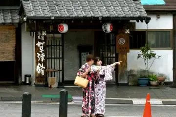 <p>Young women wearing yukata</p>