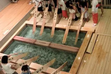 <p>People from the audience were allowed to have a go too &nbsp;</p>