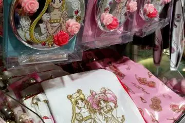 Very cute mirrors!