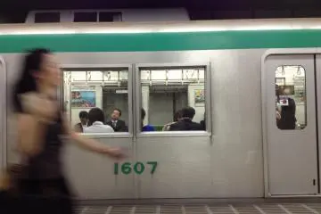 <p>Go with the flow and take a subway with the locals and avoid the crowded buses to Nijo or Sanjo</p>