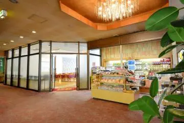 Get some snacks and beauty products from the gift shop in the lobby.&nbsp;