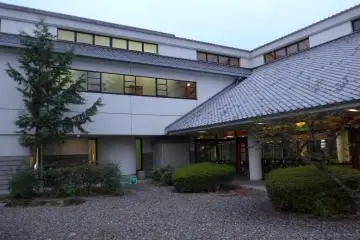<p>Each room has long windows to let you enjoy the views and natural sunlight.&nbsp;</p>
