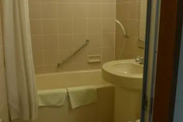 <p>Some rooms come with a bath.</p>