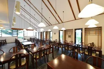 <p>The restaurant serves delicious food every day.&nbsp;</p>