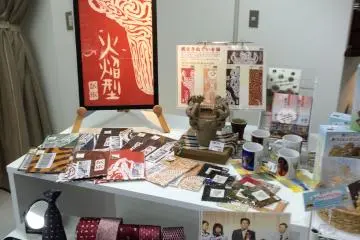 <p>Locally made souvenirs and mementos of the art festival are on sale.</p>