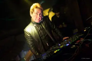 <p>Le DJ</p>