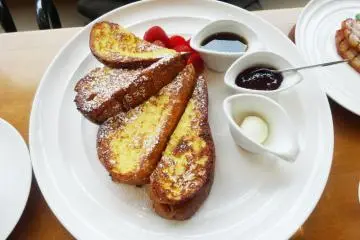 Brunch at Sarabeth's [Đóng]