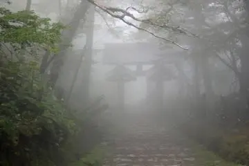 <p>Descending back down through the final gate</p>