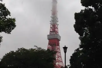 <p>Menara Tokyo menawarkan pemandangan Tokyo yang menakjubkan dari 2 dek observasinya.</p>
