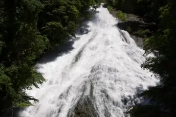 <p>Yudaki Falls at the southern end of the lake</p>